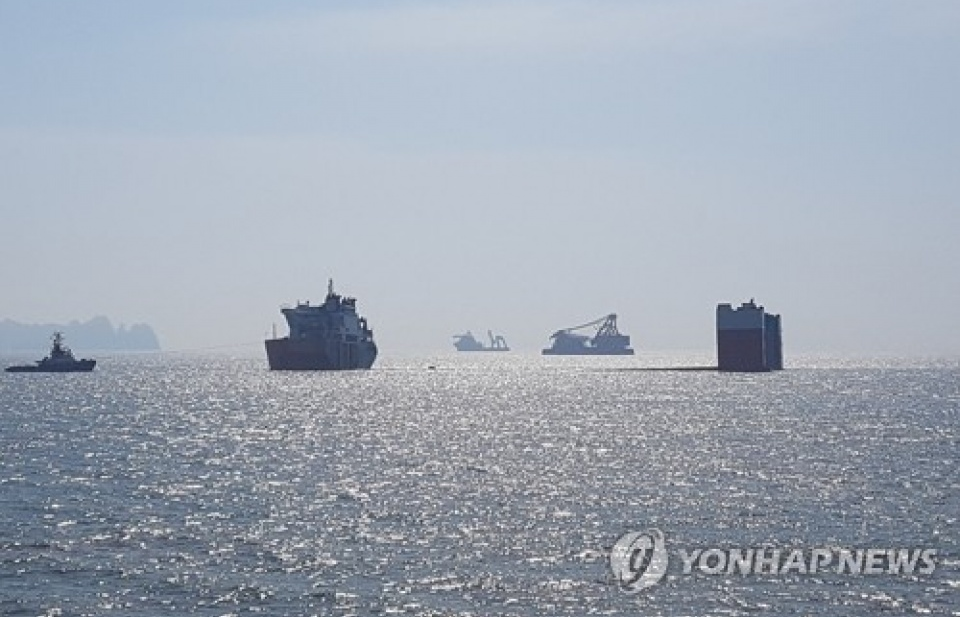 Hàn Quốc bắt đầu trục vớt phà Sewol