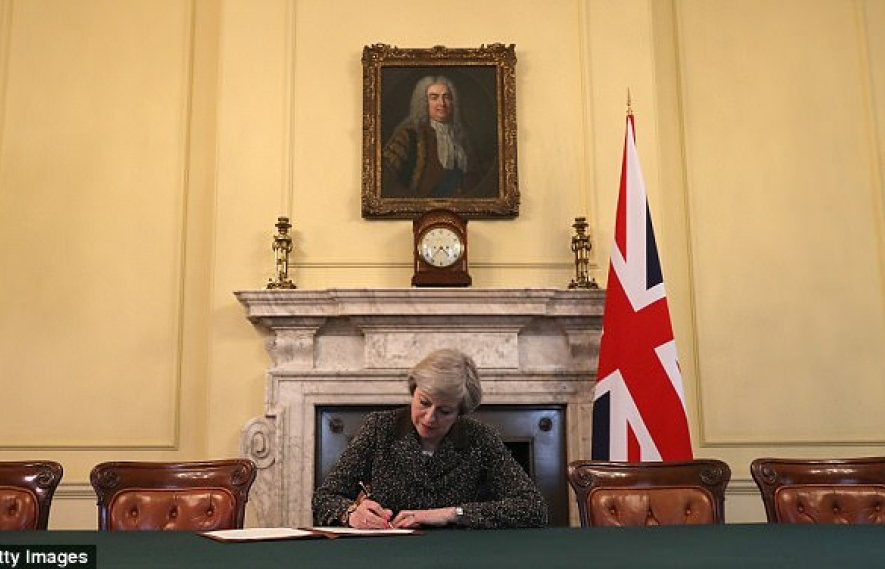 Thủ tướng Anh ký bức thư lịch sử "chào tạm biệt" EU