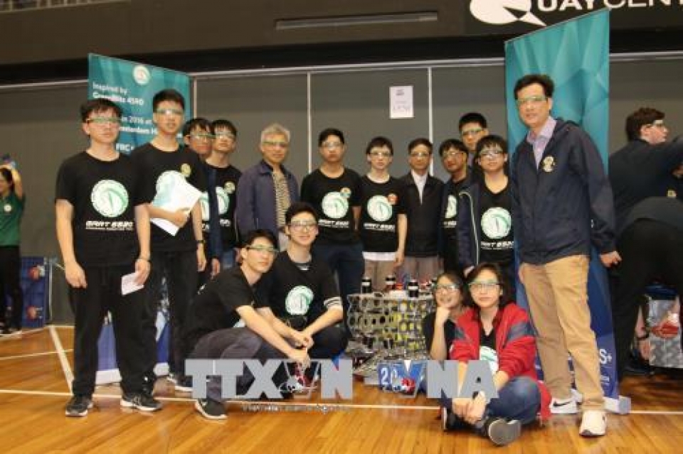 hoc sinh viet nam tham gia tranh tai tai giai first robotics o australia