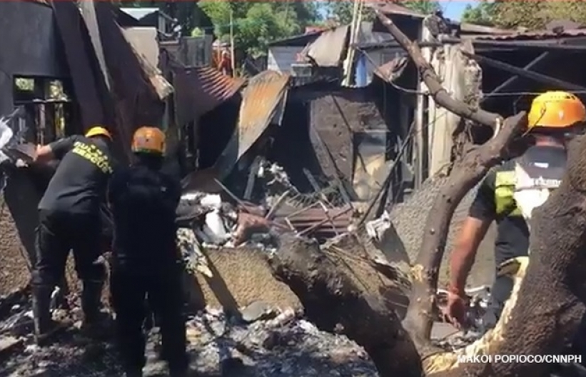 Philippines: Máy bay rơi vào nhà dân, không ai sống sót