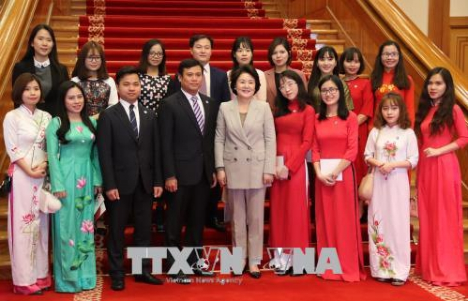 Phu nhân Tổng thống Hàn Quốc gặp gỡ sinh viên Việt Nam