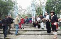Ấn tượng chuyến du xuân hữu nghị về vùng Tản viên Sơn Thánh