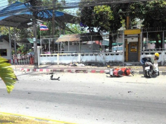 Nổ bom, tấn công bằng súng tại miền Nam Thái Lan