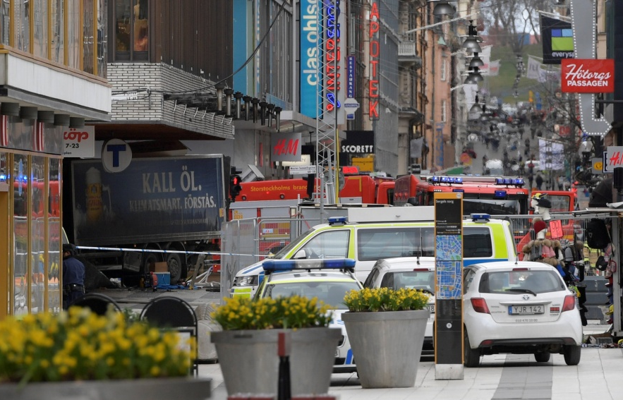Thụy Điển: Vụ xe tải đâm vào đám đông có thể là hành động khủng bố