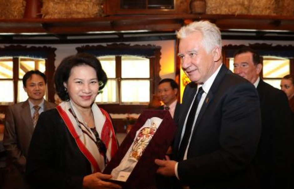 Chủ tịch Quốc hội Nguyễn Thị Kim Ngân gặp Phó Chủ tịch Quốc hội Hungary