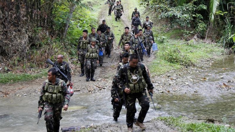 nhom phien quan abu sayyaf hanh quyet con tin nguoi philippines