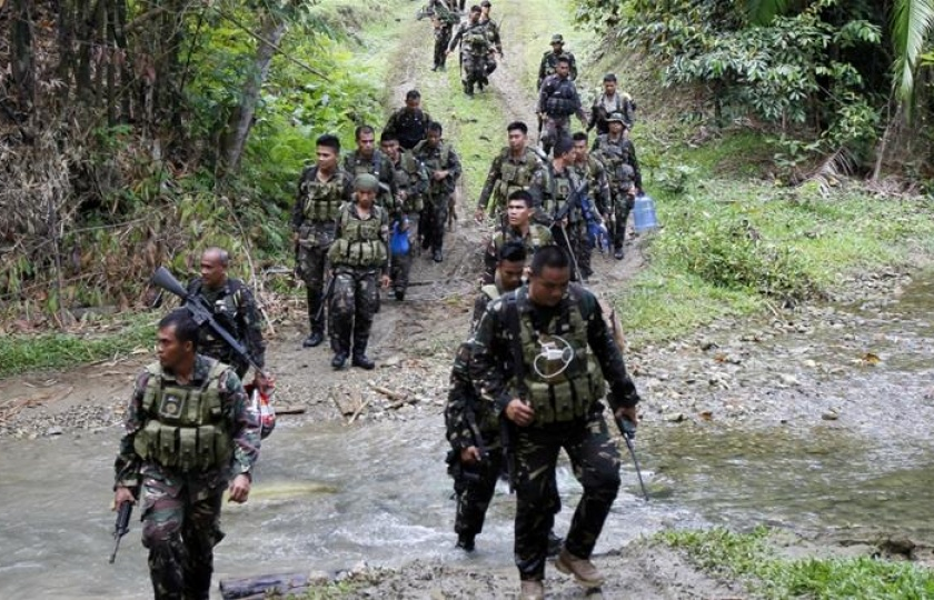 Nhóm phiến quân Abu Sayyaf hành quyết con tin người Philippines