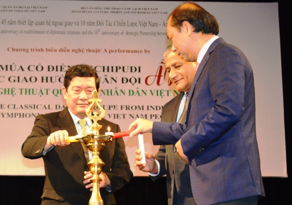 dem nhac chao mung nam huu nghi an do viet nam 2017