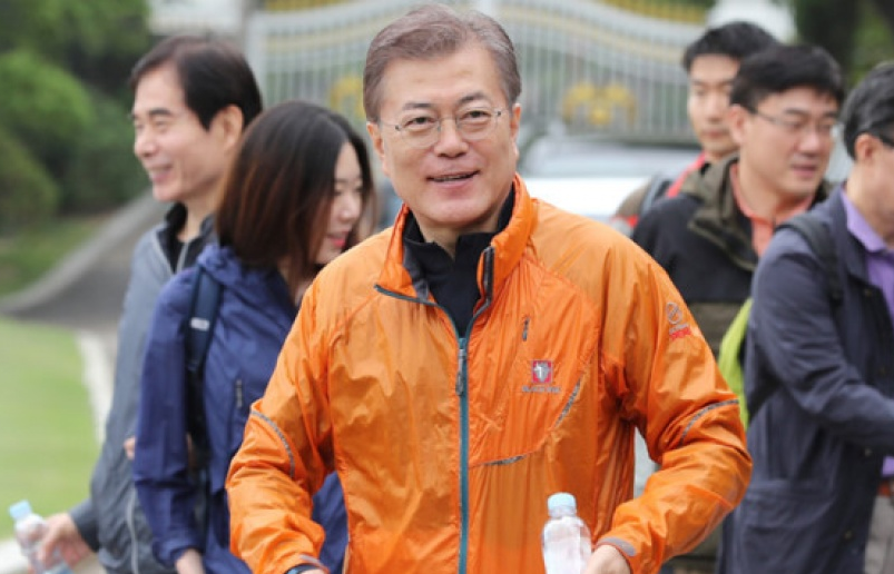 Hàn Quốc: Áo gió của Tổng thống trở thành "hiện tượng"