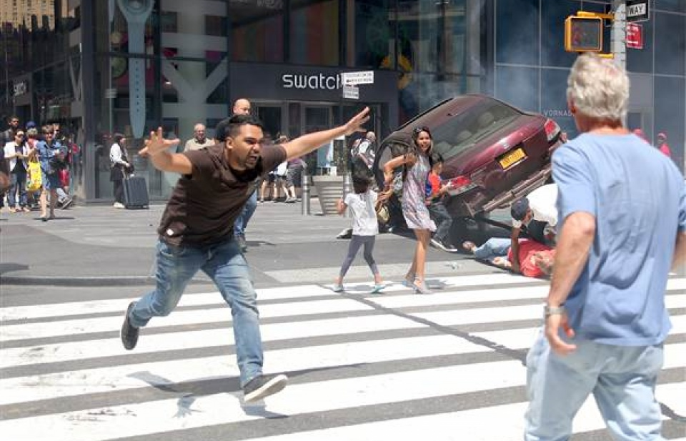 New York: “Xe điên” lao vào đám đông, 14 người thương vong