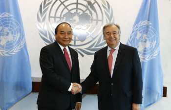 PM Nguyen Xuan Phuc holds talks with UN Secretary General