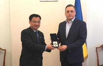 Đại sứ Nguyễn Anh Tuấn thăm Cơ quan An ninh Quốc gia Ukraine