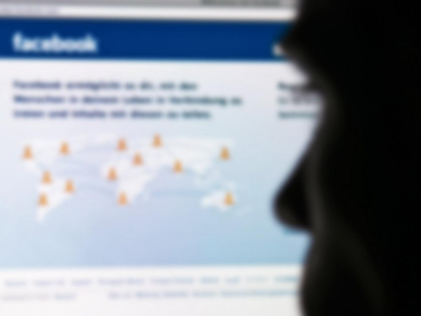 Anh: Hiệu trưởng kiện phụ huynh vì Facebook