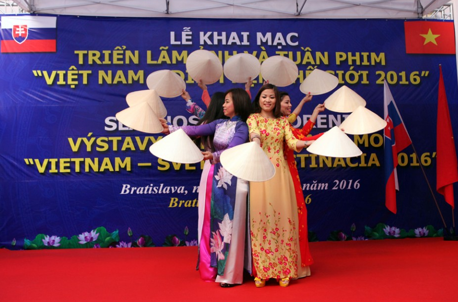 Giới thiệu “Việt Nam - Điểm hẹn thế giới 2016” tại Slovakia