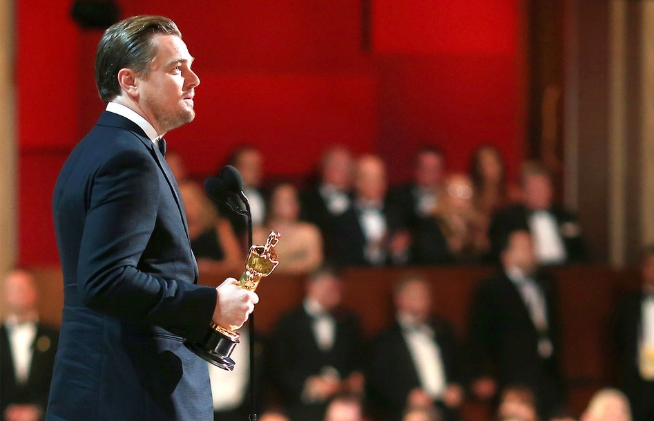 Leonardo DiCaprio trao trả tượng vàng Oscar