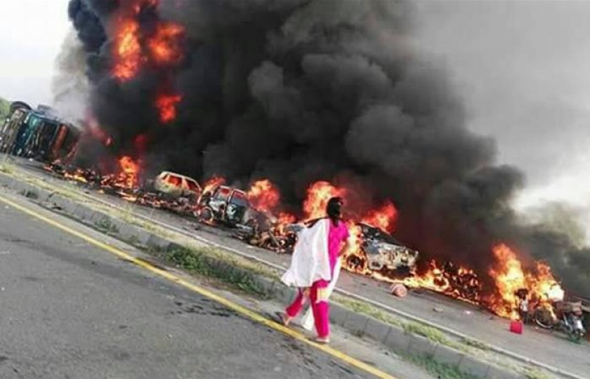 Cháy xe bồn chở dầu tại Pakistan
