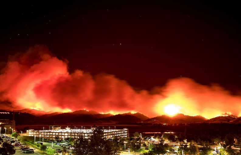 Mỹ: Bang California ban bố lệnh sơ tán bắt buộc do cháy rừng
