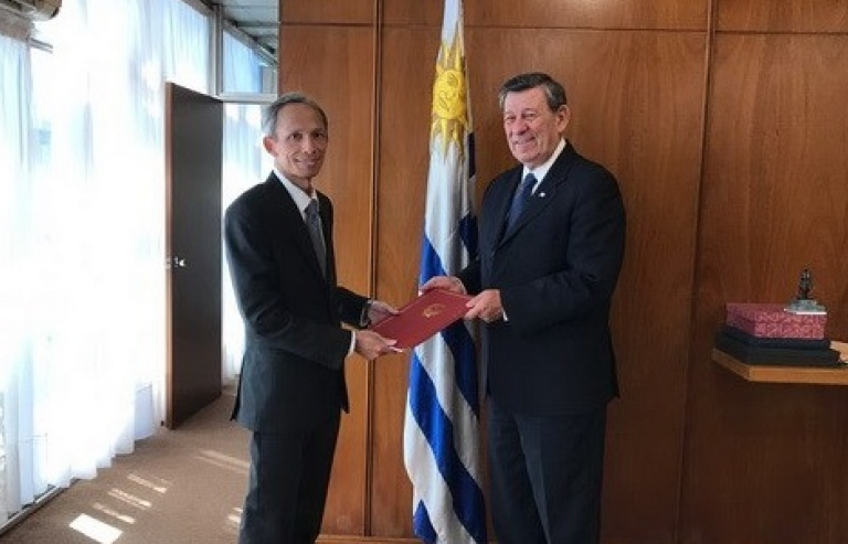 Quan hệ hợp tác Việt Nam - Uruguay tiếp tục phát triển tích cực