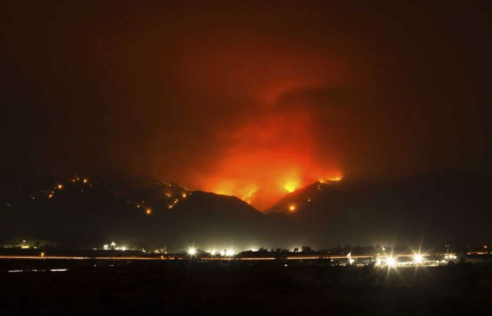 Mỹ bắt buộc cư dân California sơ tán vì cháy rừng