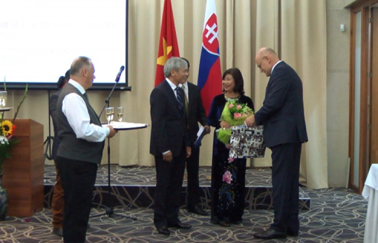 Việt Nam luôn coi trọng mối quan hệ hữu nghị với Slovakia