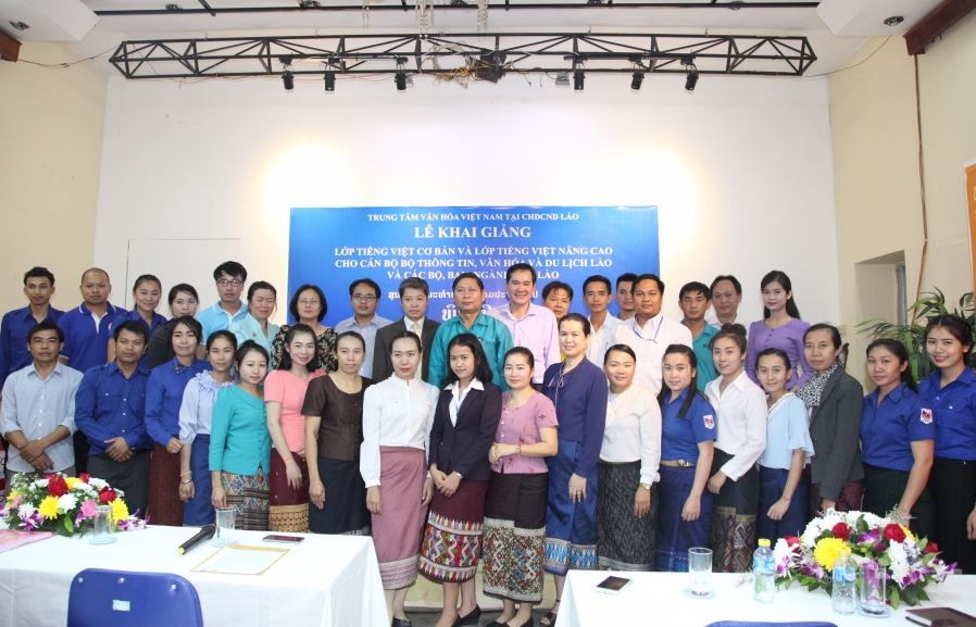 Khai giảng lớp tiếng Việt cơ sở khóa VI cho học viên Lào