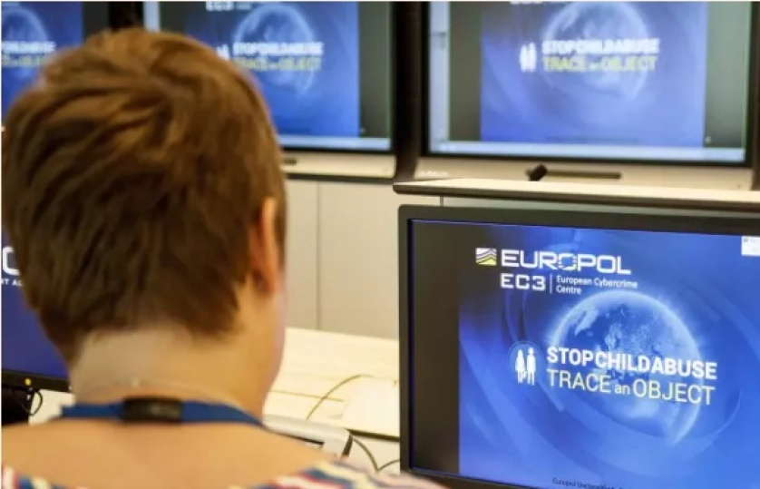Europol bắt giữ 95 nghi can lừa đảo trên mạng