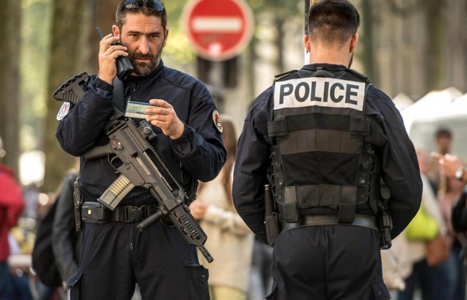 Pháp sơ tán 200 người vì lý do an toàn