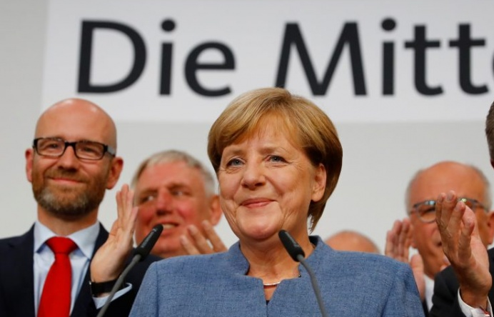 Thủ tướng Nguyễn Xuân Phúc chúc mừng bà Angela Merkel