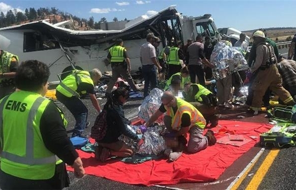 Mỹ: Xe chở khách du lịch gặp nạn, gần 20 người thương vong