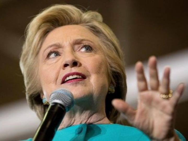 FBI chưa có giấy phép điều tra bê bối thư điện tử của bà Clinton