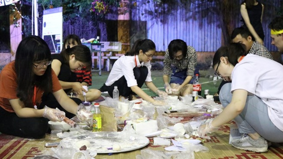 du khach nuoc ngoai tai hien tet trung thu co truyen tai ha noi