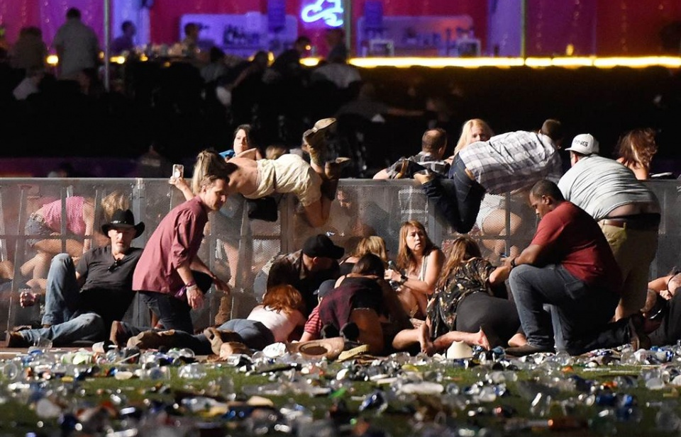 Vụ xả súng ở Las Vegas: Nghi phạm tự sát, hơn 400 người bị thương