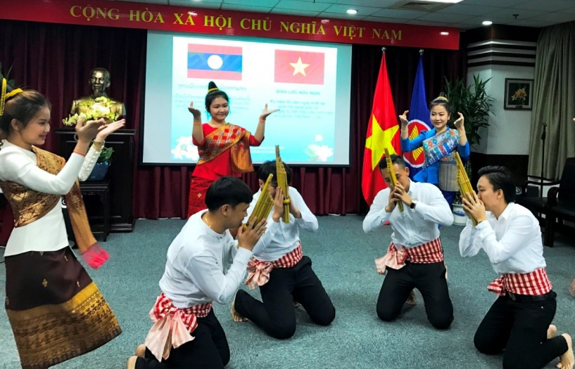 Giao lưu hữu nghị Việt – Lào tại Thượng Hải