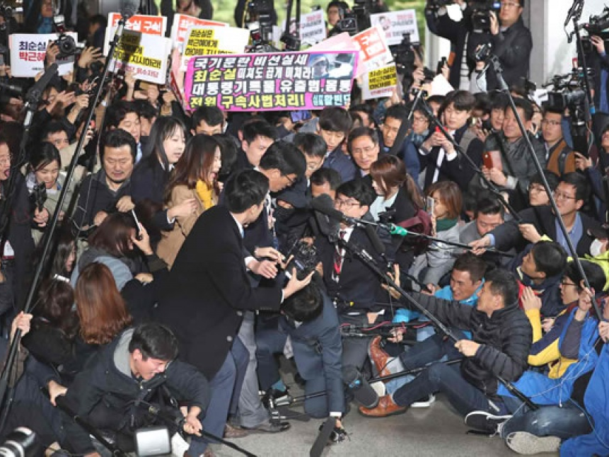 Hàn Quốc: Chính thức có lệnh bắt giữ bạn thân Tổng thống