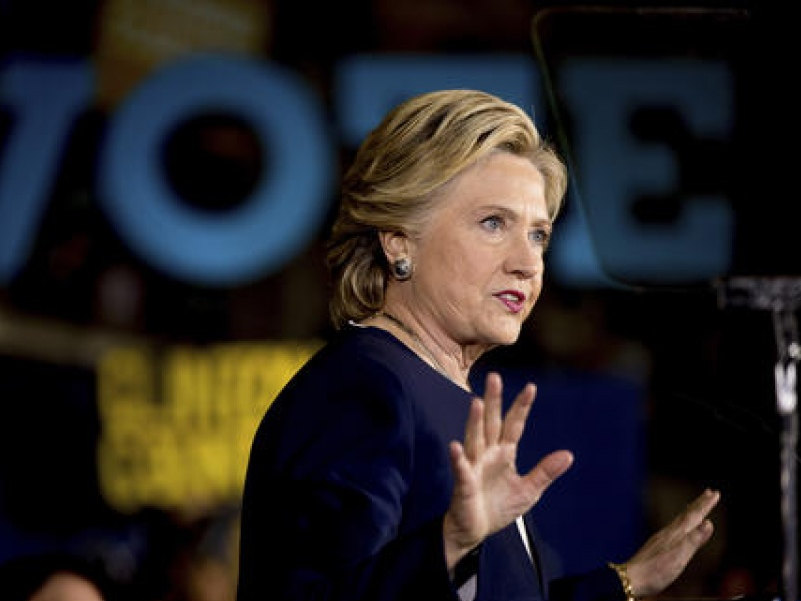 Bầu cử Mỹ: Cán cân vẫn nghiêng về bà Hillary Clinton