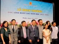 pho thu tuong pham binh minh tiep dai su czech chao tu biet