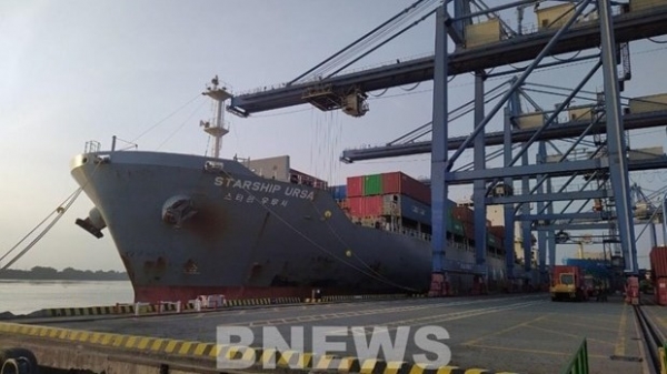 Viet Nam receives foreign cargo ships on first day of Lunar New Year