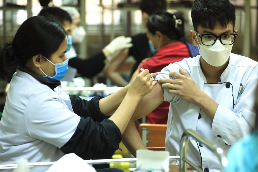 Viet Nam speeds up Spring COVID-19 vaccination campaign