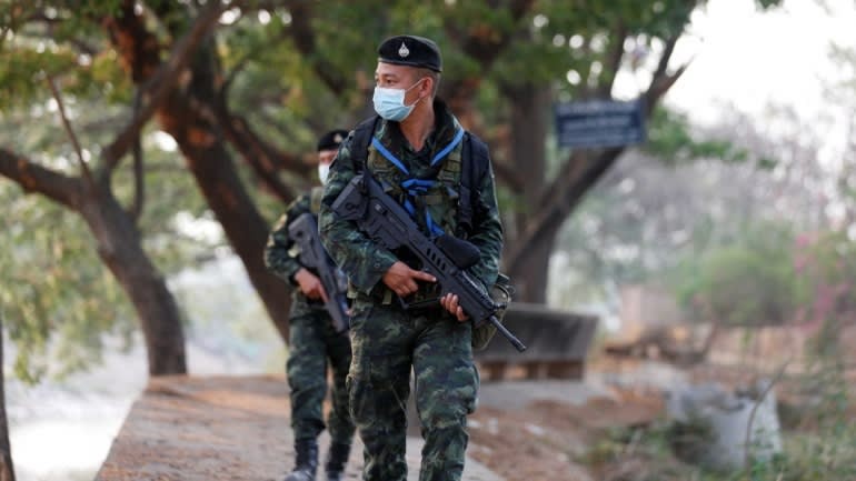 Tense neighborhood: Thai border guards patrol at the Myanmar border in Mae Sot. (Nguồn: Reuters)