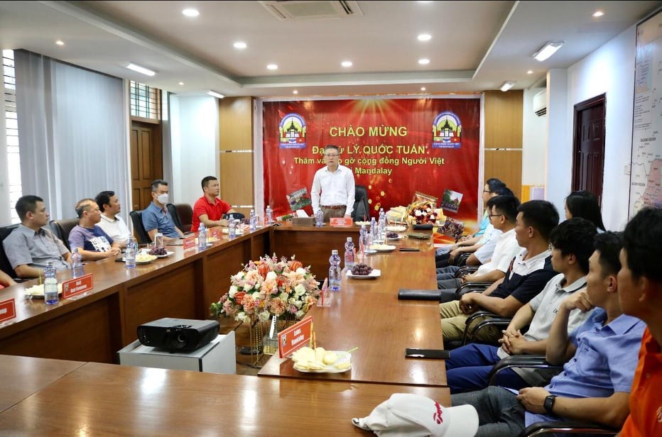 Đại sứ Lý Quốc Tuấn gặp gỡ cộng đồng tại Mandalay.