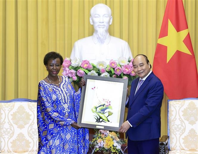 President Nguyen Xuan Phuc and Secretary-General of the International Organisation of La Francophonie (OIF) Louise Mushikiwabo. (Photo: VNA)