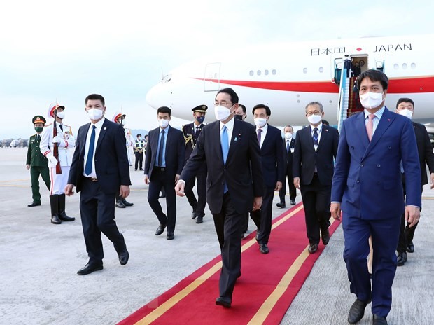 Japanese PM begins official visit to Viet Nam