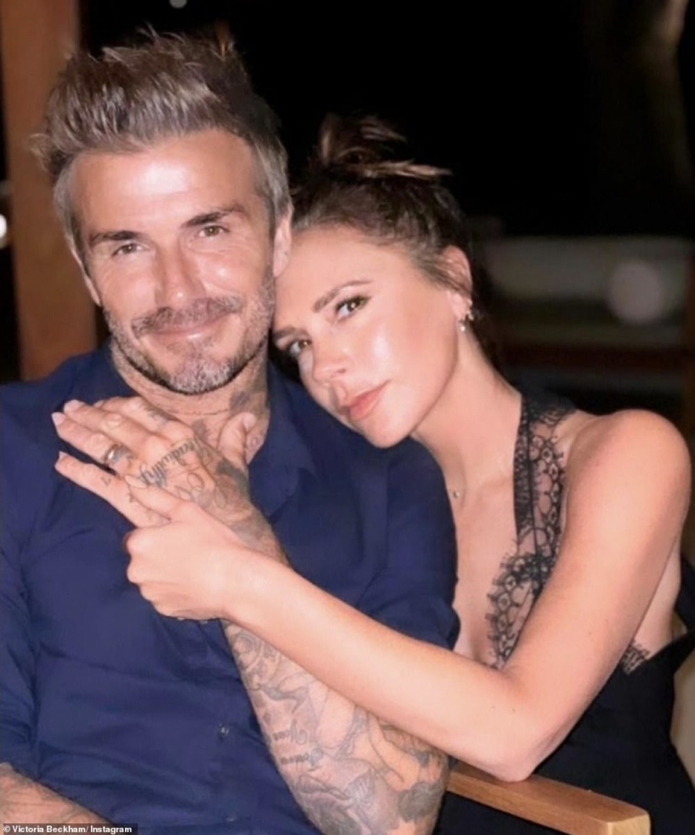 Beckham lộ hình xăm mới ở ngực phải