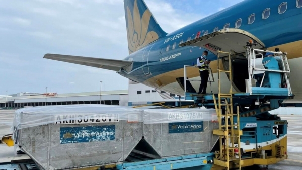 Vietnam Airlines completes transport of AstraZeneca vaccine to localities