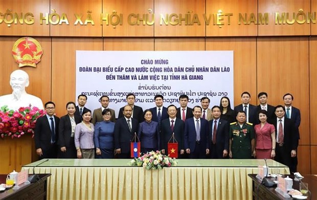 Lao Vice President Pany Yathotou visited the northern mountainous province of Ha Giang and had a working session with local authorities on April 29. (Photo: VNA)