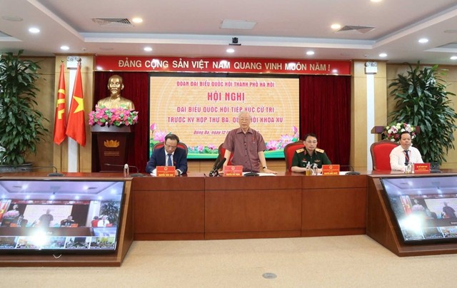 Party chief meets voters in Ha Noi. (Photo: Hanoimoi)