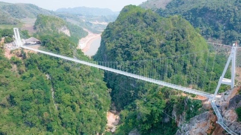 World’s longest glass bridge inaugurated in Son La province