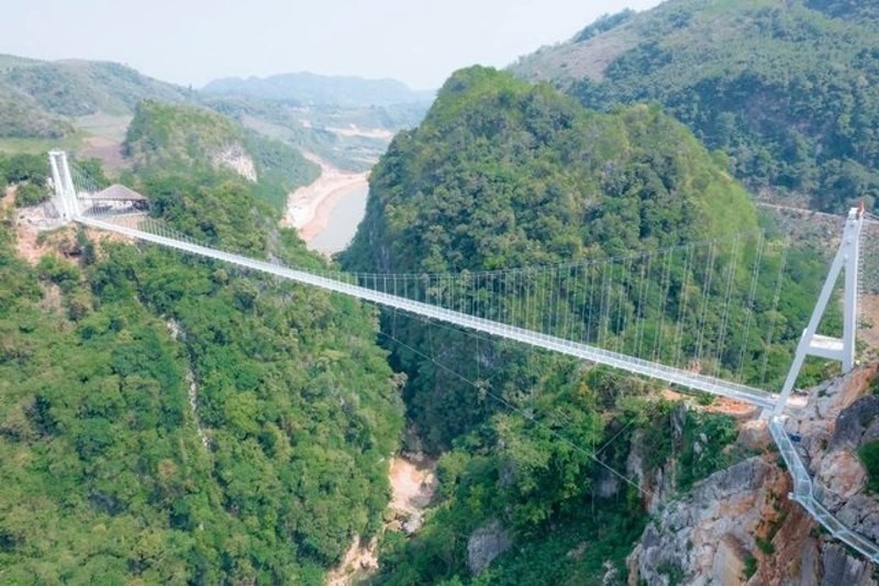 World’s longest glass bridge inaugurated in Son La province