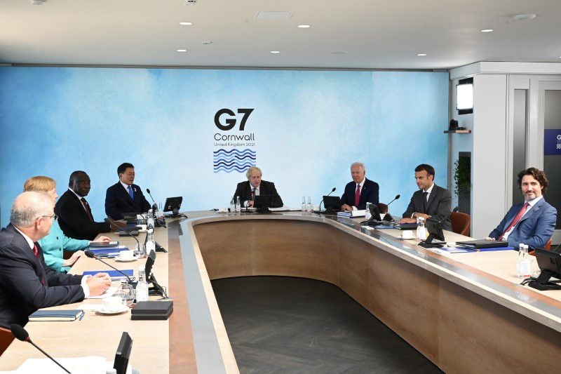 Các nhà lãnh đạo G7 và lãnh đạo các nước khách mời tại Hội nghị thượng đỉnh hôm 12/6, Cornwall, Anh. (Nguồn: Reuters)