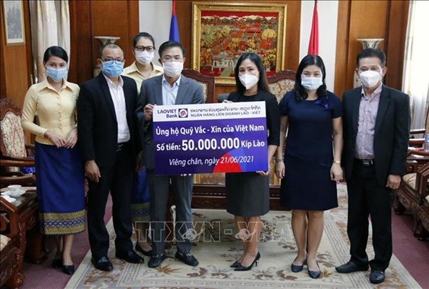 Vietnamese overseas in Laos contribute to COVID-19 vaccine fund